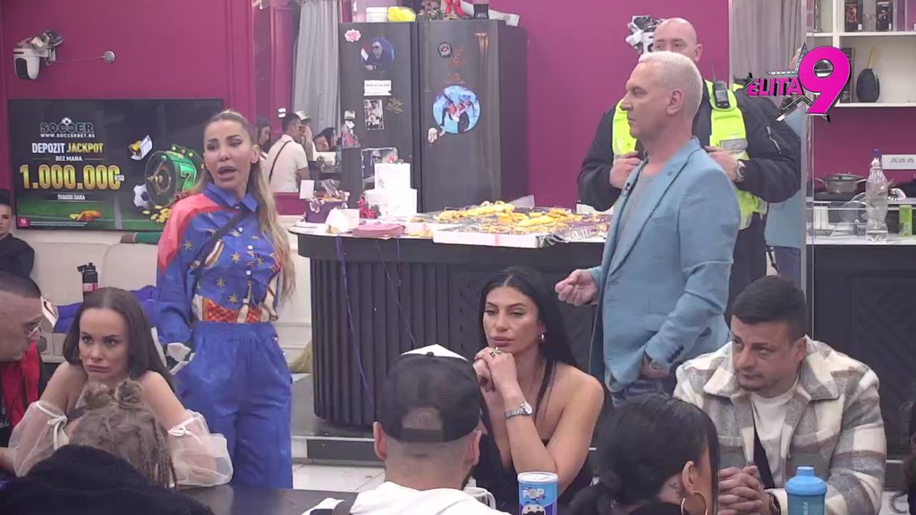 Maja i Asmin zajedničkim snagama udarili na Aneli! Ahmićeva se bori na dva fronta, pa demolirala Marinkovićku: Je l' ovo princeza, da tata aplaudira dok se ona je*e? (VIDEO)