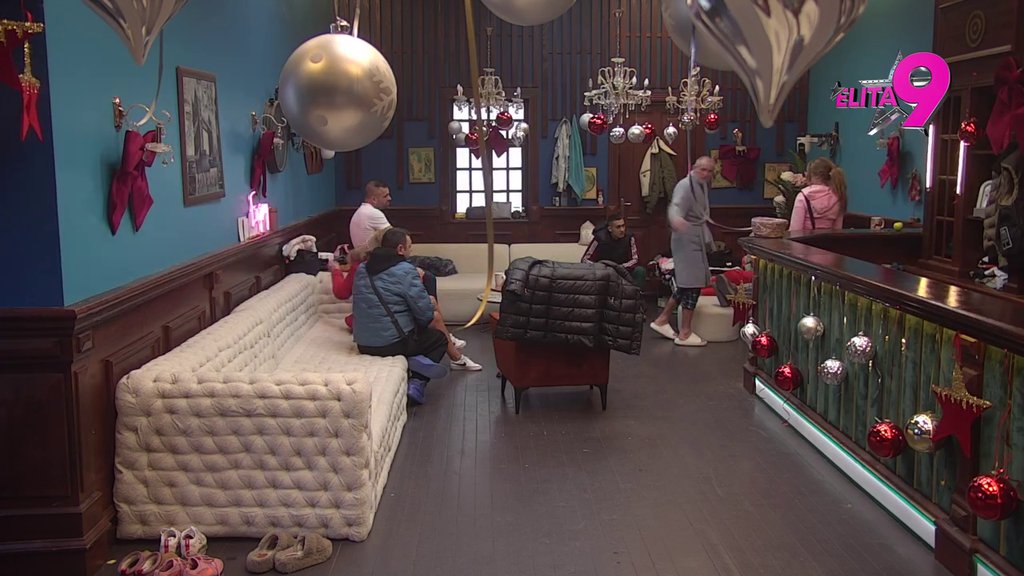 Hit scena u Eliti! Aneli pokazala zapanjujuće neznanje: Pitanjima o Titaniku nasmejala sve do suza (VIDEO)