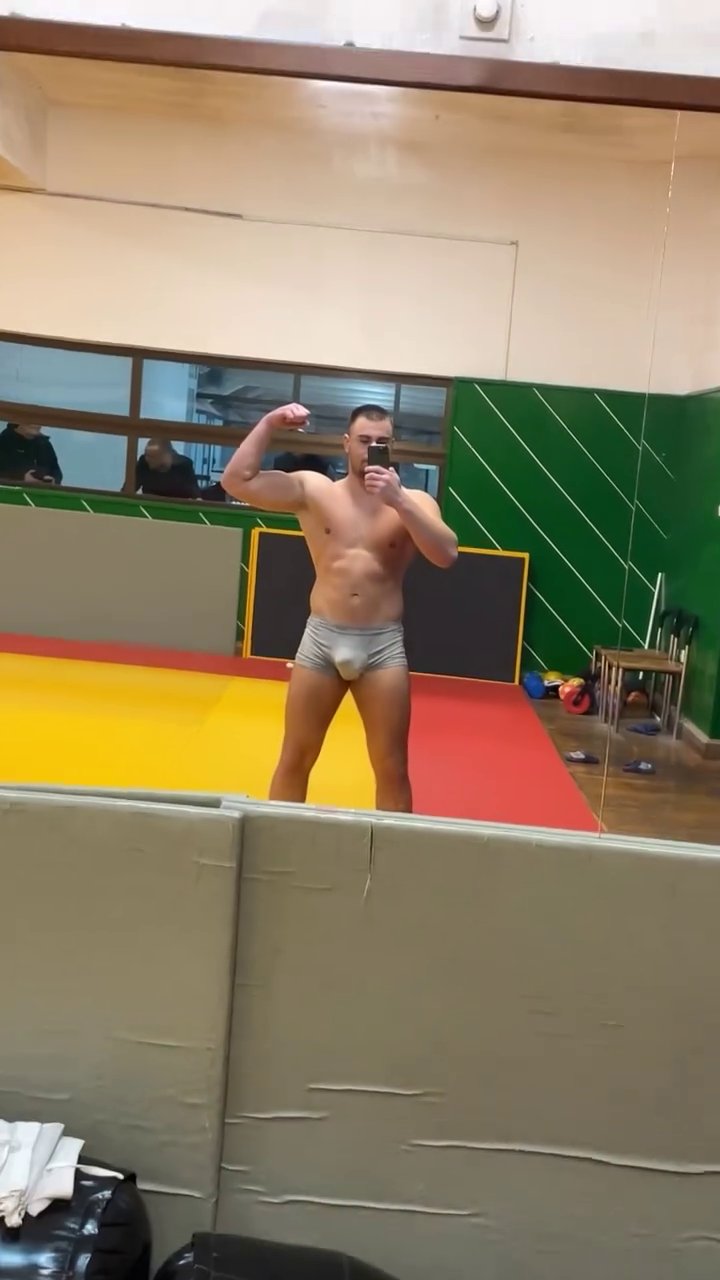 Procvetao posle raskida! Gagić objavio vreli snimak iz kluba: Puca od mišića (FOTO)