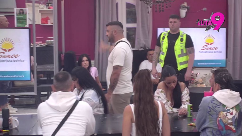 Asmin tajno komunicira sa Aneli: Raskrinkani detalji njihovog razgovora, Majina reakcija sve iznenadila (VIDEO)
