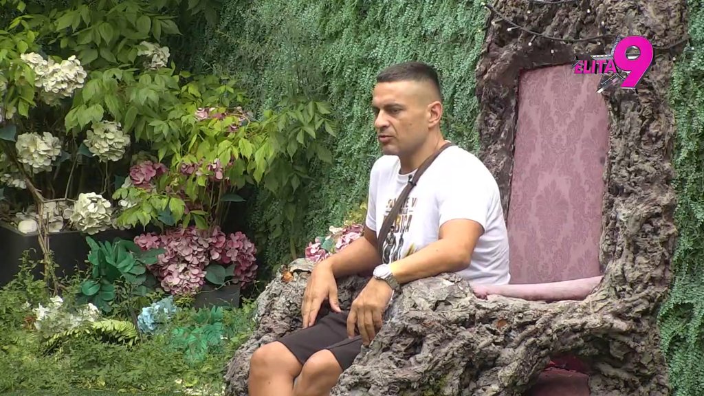 Pred učesnicima je Teodoru stavio na tron, a kod Drveta mudrosti ne! Bebica priželjkuje da pobedu odnese OVAJ UČESNIK! (VIDEO)