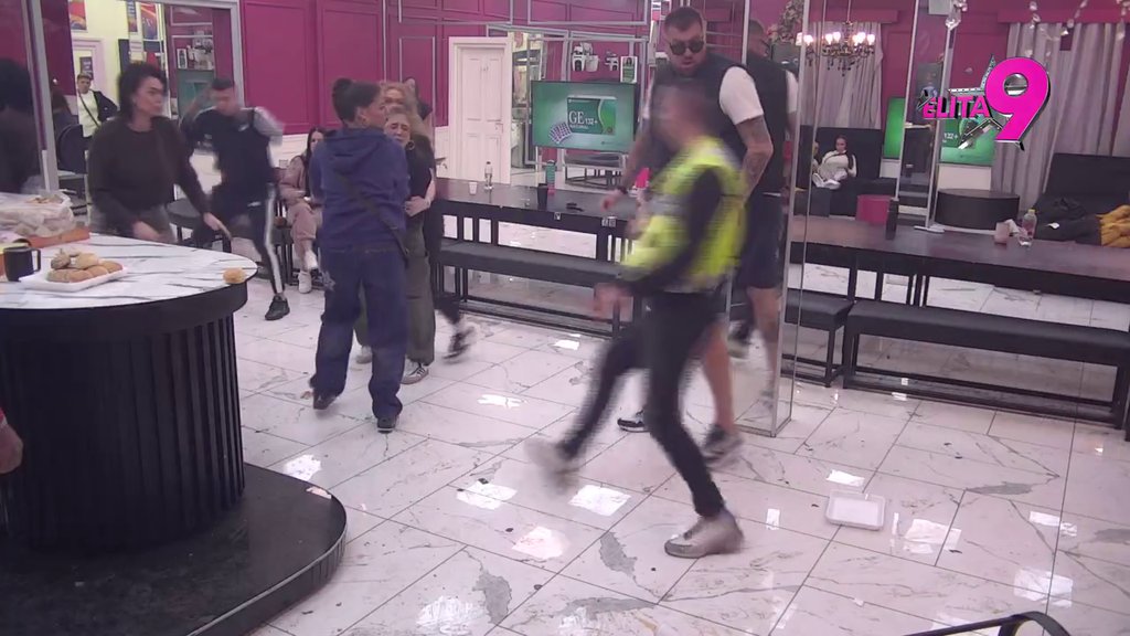 U BELU KUĆU ULETELO OBEZBEĐENJE! Anastasija nastavlja da divlja zbog Bore (VIDEO)