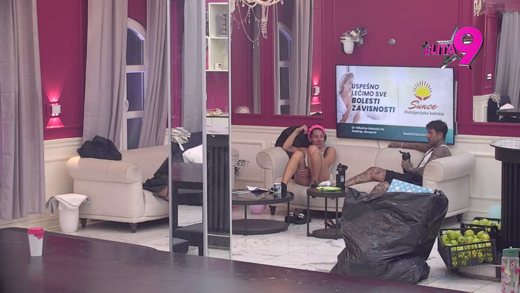 Aneli će pozliti: Dok ona spava, Đukić provodi vreme sa njenom ljutom suparnicom (VIDEO)