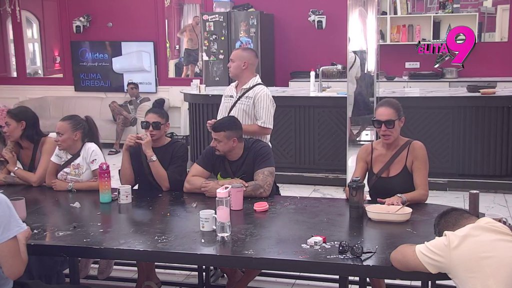 STAVIO SVE KARTE NA STO! Dača otkrio kada mu je Kačavenda priznala da je bila intimna sa Janjušem (VIDEO)