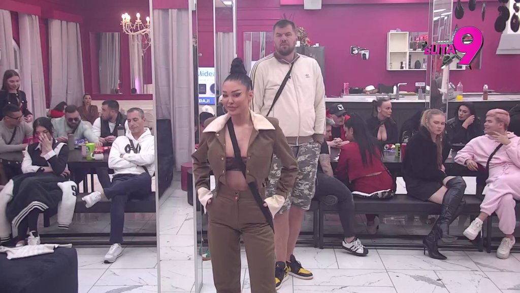 Treba žene da vežu kerove, a ona daje kerovima da pojedu njenu macu: Janjuš demolirao, ali bukvalno, Maju Marinković, ismejao je pred svima (VIDEO)