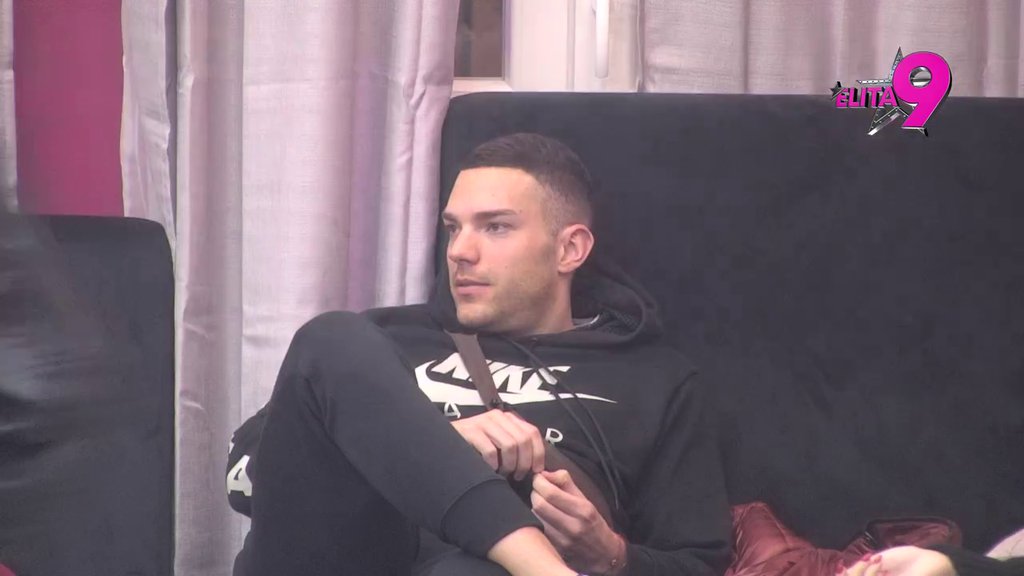 Šalješ takve poruke ženi koja je godište tvoje majke! Dača ne zaboravlja Anđelove PRIČE O POŠTENJU, udario mu i na fakultetsku diplomu! (VIDEO)