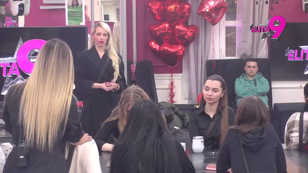 Misle da mu je ovo karma za sve! Učesnici ismejali Bebičino stanje zbog Teodore, uvideli da je Delićeva NIKAD SREĆNIJA: Daje mu na kašičiću, samo onoliko koliko je dovoljno (VIDEO)