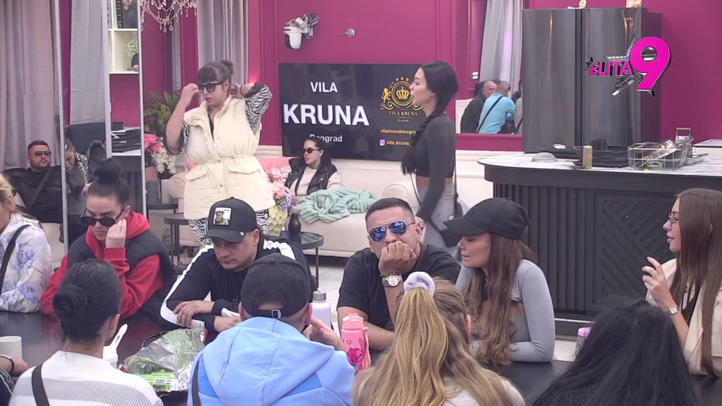 Najavljujem spektakl, usko i polugolo! Asmin jednim potezom podgrejao Maju Marinković, ona nije ostala imuna (VIDEO)