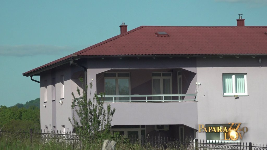 EVO KAKO IZGLEDA KUĆA DURDŽIĆA U CAZINU: Ima 13 soba, ogroman bazen,  a procenjena na preko 700 hiljada evra, o njoj Aneli i Asmin stalno pričaju (FOTO)