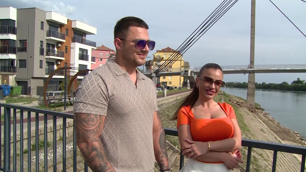 Cela porodica je radila u talu: Sanja i Marko sa osmehom dočekali sunovart Sofije Janićijević zbog njene veze sa 41 godinu starijim Danetom (VIDEO)
