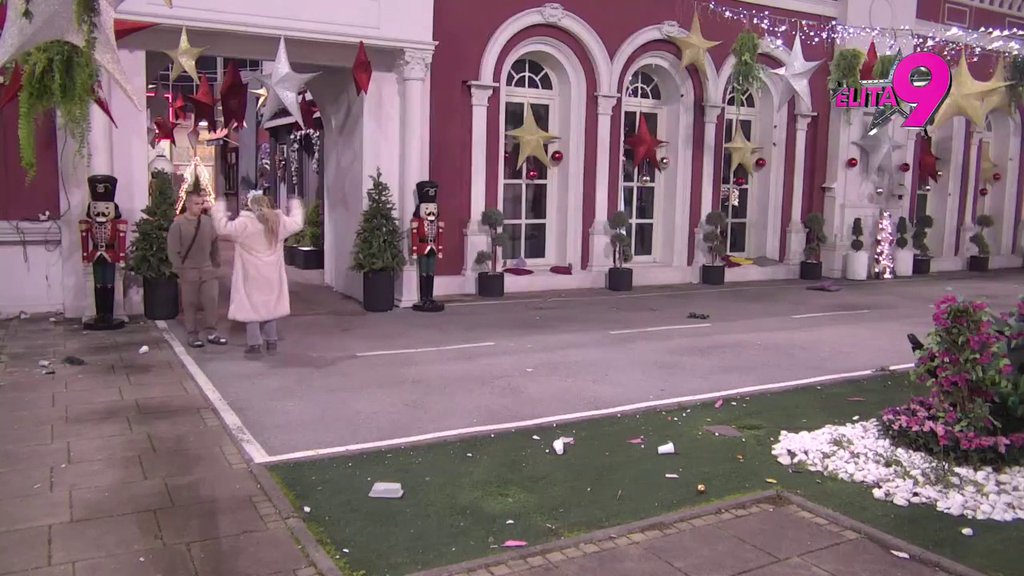 Upala u vrtlog emocija: Aneli ne može da shvati šta se dešava sa njom i Asminom, detaljno analizira vrelu noć (VIDEO)