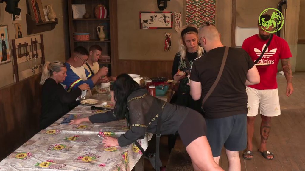 SNEŽA NE ŽELI DA NEKO GLADUJE: Evo kakvu je trpezu pripremila za svoje cimere (VIDEO)