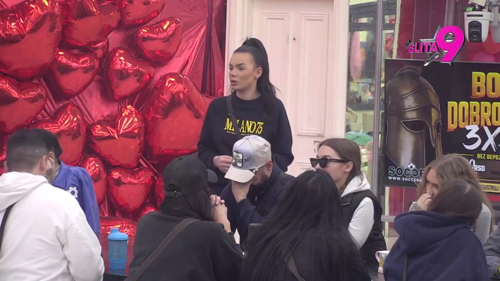 Njena mama je pljuvala... Anita udarila na Anđela preko Teodore Džehverović, on odmah skočio da odbrani svoju bivšu! (VIDEO)