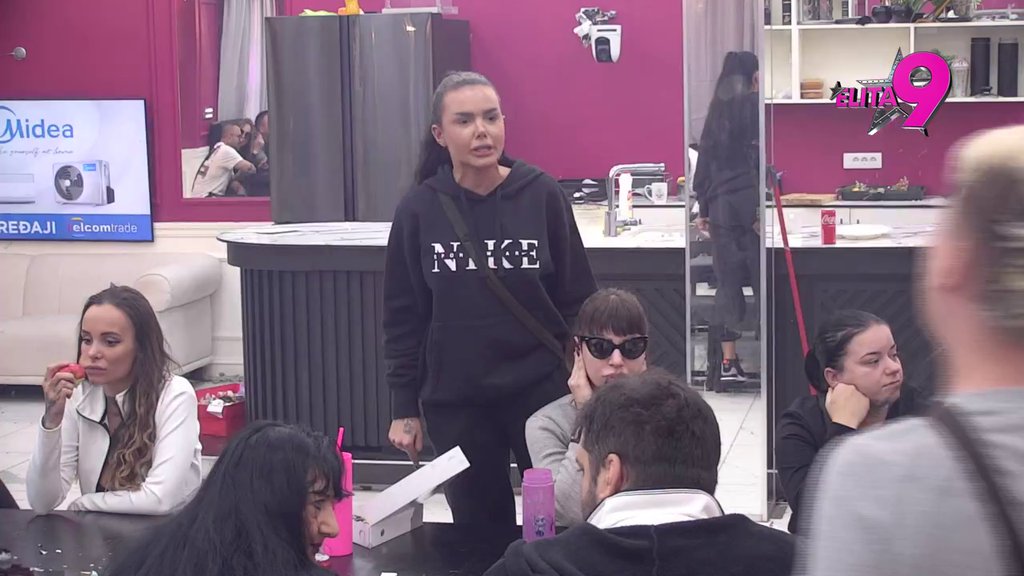Ratno stanje u Eliti: Uroš žestoko napao Anitu, ona ga brutalnim rečima odjavila za sva vremena! (VIDEO)