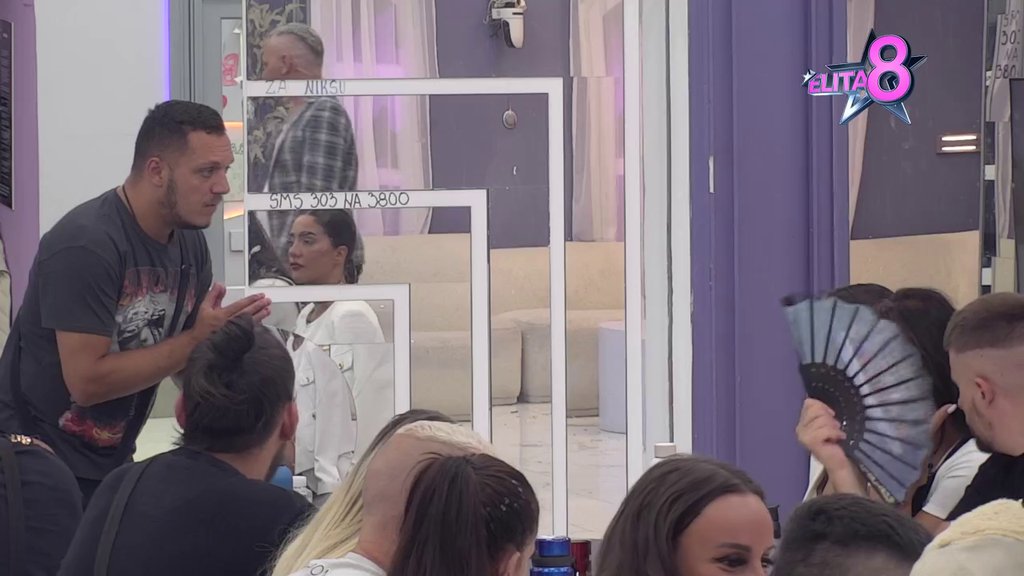 AU, ANĐELA ĐURIČIĆ DOTAKLA DNO: Uporno dokazuje ljubav Gastozu, on je razvukao po podu kao NAJVEĆU KRPU! (VIDEO)