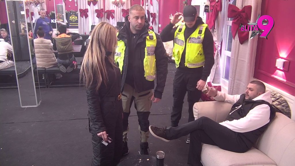 Obezbeđenje u pripravnosti! Aneli i Asmin ratuju kao nikada, pljušte provokacije i uvrede: Pričaj kako si se prijavljivao u socijalno... (VIDEO)