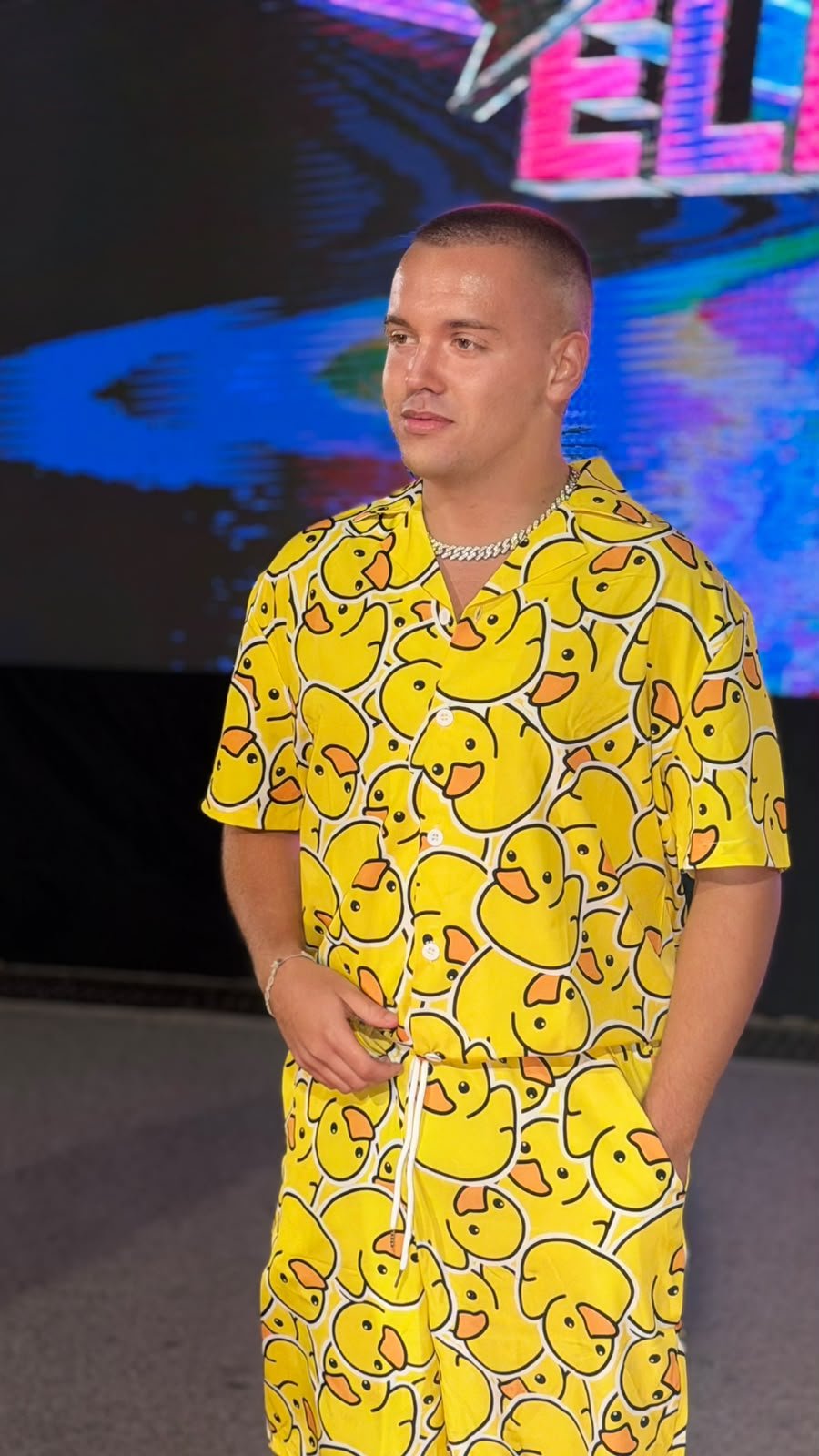 Svi su došli sa Kosova, to smo mi! Dačo ponosan na dolazak oca Brazilca u punom sjaju, otkrio odakle mu inspiracija za večerašnji autfit! (VIDEO)