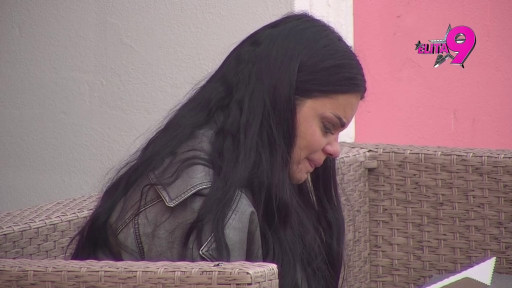 ISPLAKALA MORE SUZA! Jovana ne može da se sastavi zbog čestitke, Anastasija u rasulu jer joj ništa nisu poslali (VIDEO)