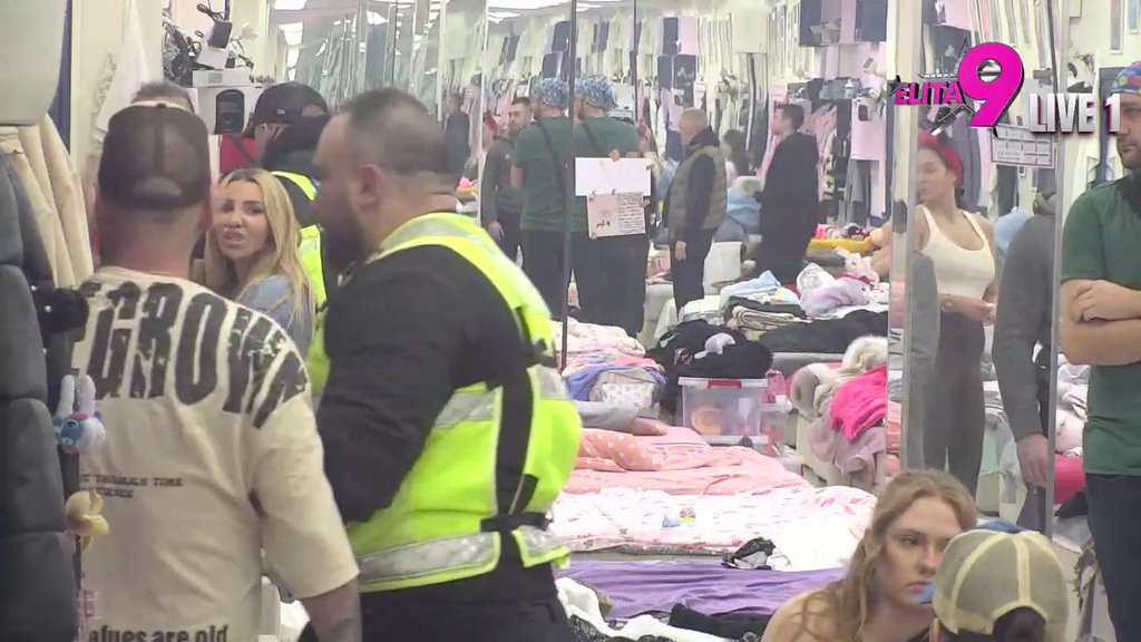 Karambol kakav se ne pamti: Bora Santana doživeo pomračenje i brutalno izvređao Anitu, umešao se Luka i nastao haos epskih razmera! (VIDEO)