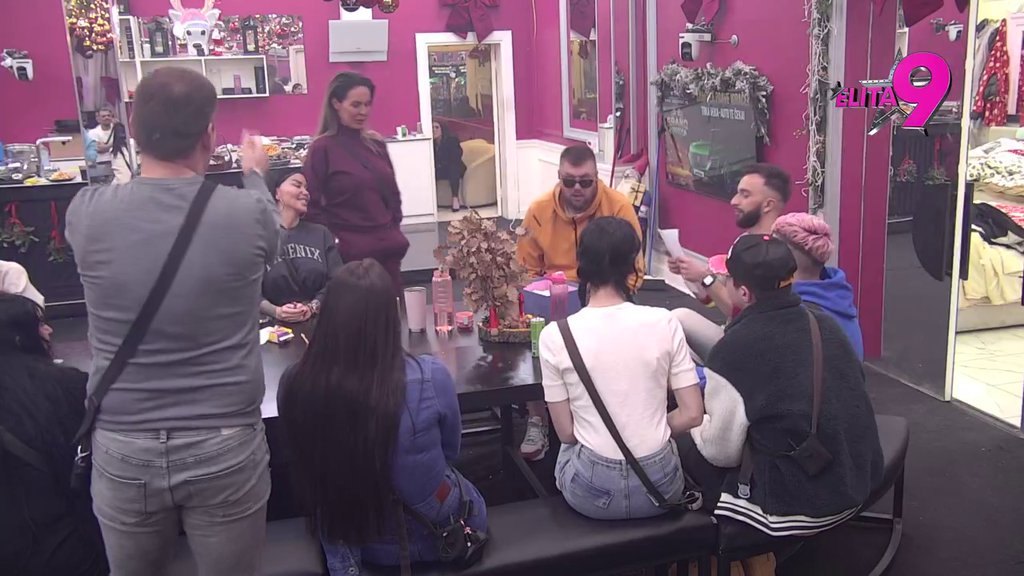 Darko Tanasijević ponovo rešeta: Kačavenda na samom startu pala na najlakšem pitanju, a evo kako je prošao njen klan (VIDEO)