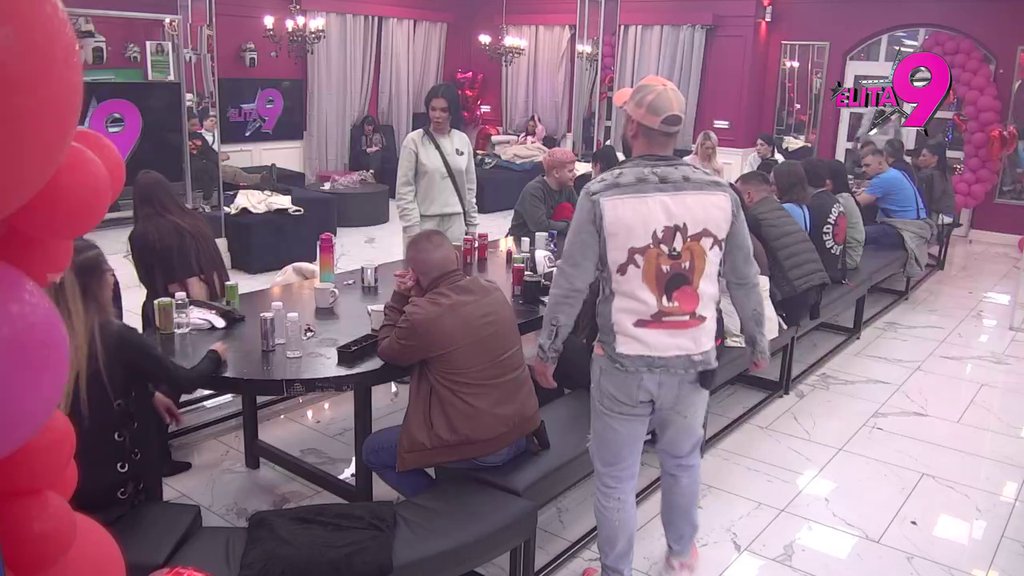 GAĐALA ME JE, HISTERISALA, IMALA BROJNE PREBAČAJE! Anđelo izneo ŠOK tvrdnje na Anitin račun, ona zatražila poligraf, pa zaurlala iz petnih žila: LOMIO MI JE PALICOM STAN PRED DETETOM! (VIDEO)