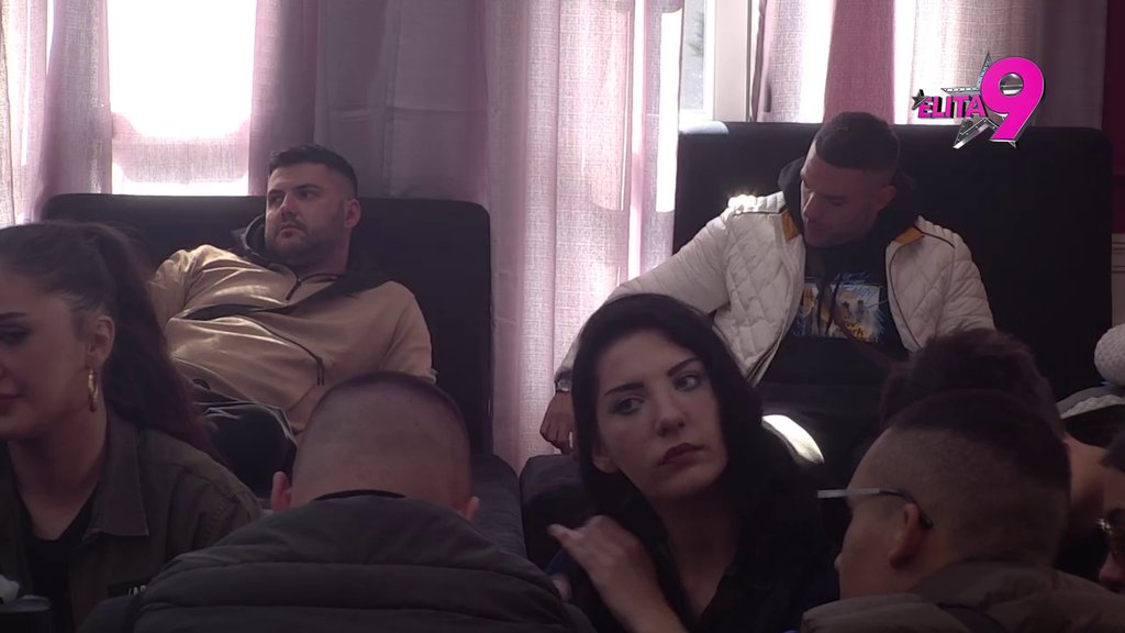 DA NISAM UŠLA, MOLIO BI ME ZA OPROŠTAJ: Nakon što je Asmin rekao da mu ne smeta Stanijin flert sa Anđelom, ona zasevala poput groma: DEMOLIRALA SAM GA! (VIDEO)