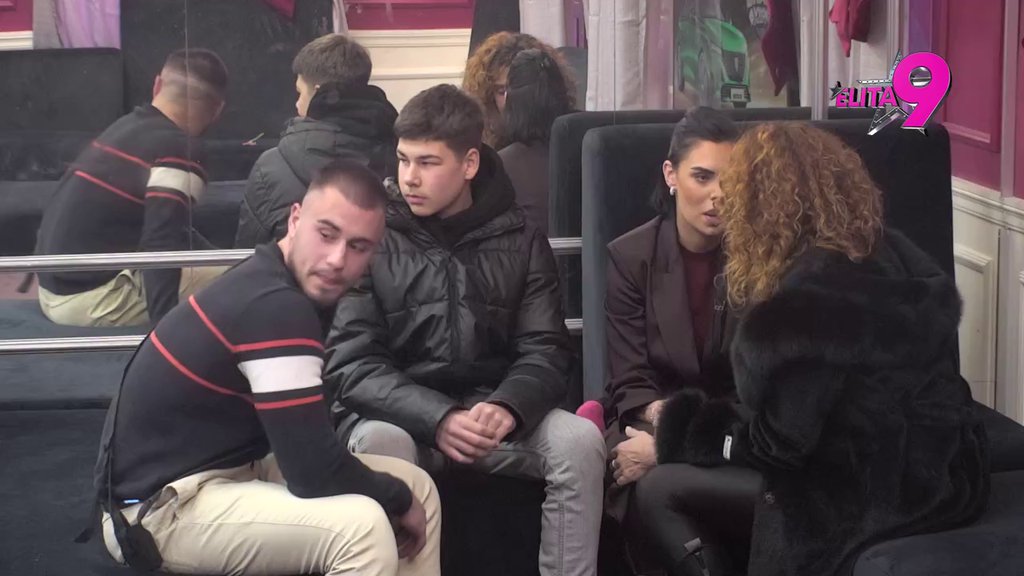 HITNA REAKCIJA MININE MAJKE NAKON SUMNJE DA JOJ JE ĆERKA TRUDNA S VIKTOROM: Ivana Vrbaški za Pink.rs dala svoj sud, pa spomenula samohrane majke!