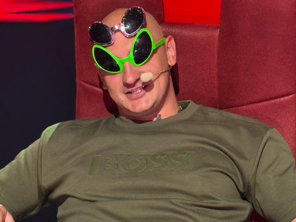 Pa ovo je hit! Desingerica ugledao tetovažu Filipa Cara, pa pao od smeha: Šta je ovo bajo, kupus na eks*rima?! (VIDEO)