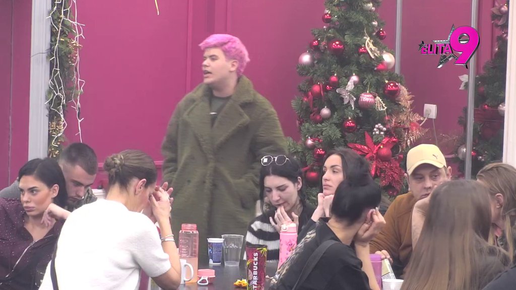 Mislim da nekad mrzi Noru: Aneli žestoko isprozivala Asmina, pa brutalnim rečima demolirala Luku i Anitu! (VIDEO)