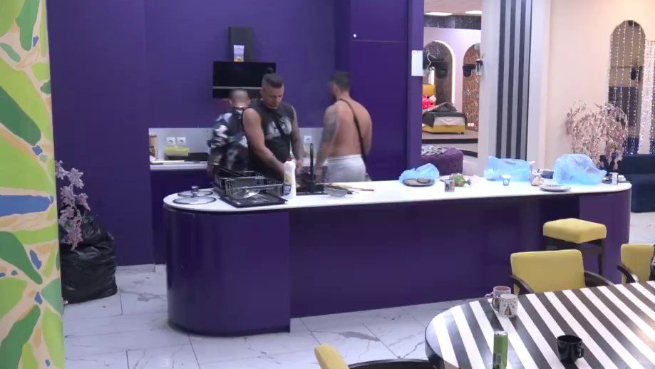 Lečena alkoholičarka, sinovi su joj presrećni utorkom: Marko i Terza razvezali jezik, pala brutalna pljuvačina po Kačavendi! (VIDEO)
