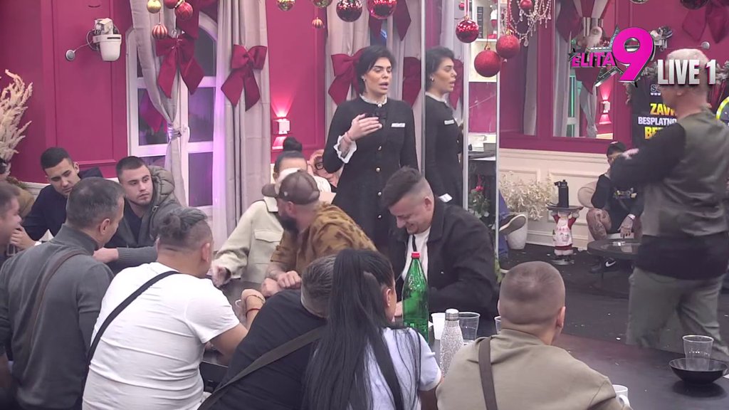 Tvoja volja za se*som se graniči sa ludilom! Takmičari ismevaju Anitu i Luku zbog intimnih odnosa, Filip otpisao Luku za sva vremena: Nismo ni slavu čestitali... (VIDEO)