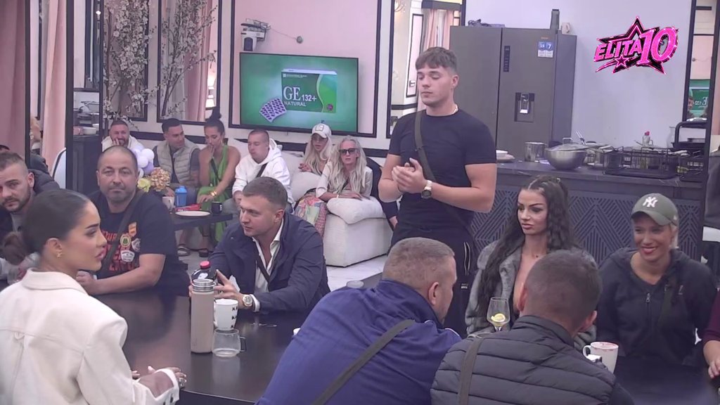 Bacila se na provodadžisanje! Rada rešila da 'nabaci' drugaricu Stefanu! EVO šta mu je rekla (VIDEO)