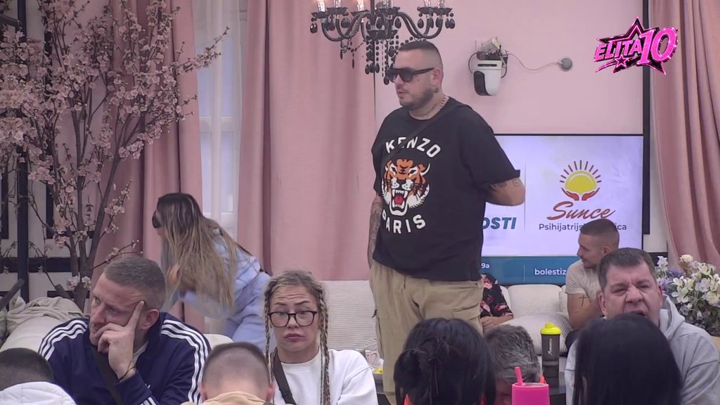 Još jedan dokaz koliko je bila luda za Carem: Ivan otkrio Anđelinu promenu u ponašanju, Poršelina smatra da je iskren prijatelj Lauri! (VIDEO)