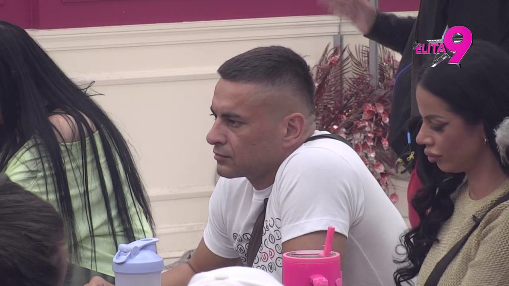 Ovo je ljudski šlajm! Sale Luks dočekao svojih pet minuta da urniše Bebicu i Teodoru: On je hrani dok je drugi ka*aju! Takmičari popadali od smeha (VIDEO)