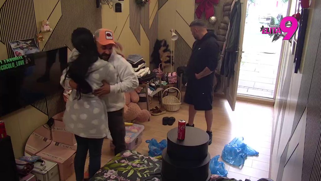 ROMANTIKA! Anita tražila od Toše pesmu da proslavi mesečnicu sa Lukom, evo koji stihovi su ih pogodili! (VIDEO)