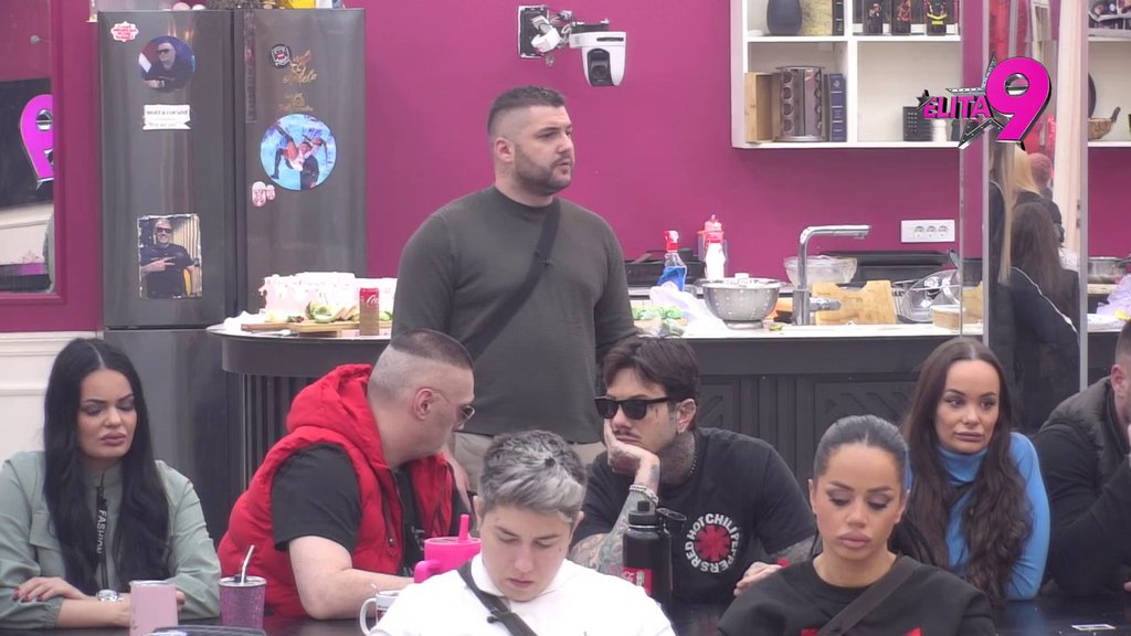 DVE LJUTE RIVALKE SE PONOVO UDRUŽILE: Aneli istakla da je Asmin dotakao samo dno ponašanjem, Maja ga nazvala BLAMOM NACIJE: NAKON STANIJE SI... (VIDEO)