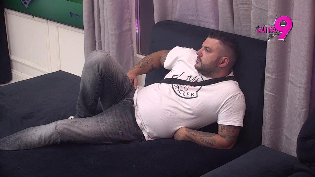 Bebica bez dlake na jeziku komentariše Janjuševu podelu budžeta pa udario na Asmina: Ima kočnicu i neće da pokaže pravo mišljenje o Janjušu (VIDEO)