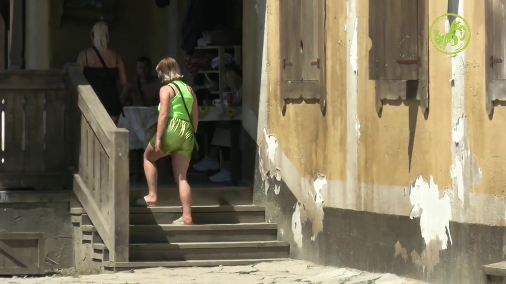 Barbi na OZBILJNIM MUKAMA! Ugasila vatru u šporetu, pa planira da skuva kafu NA SUNCU (VIDEO)