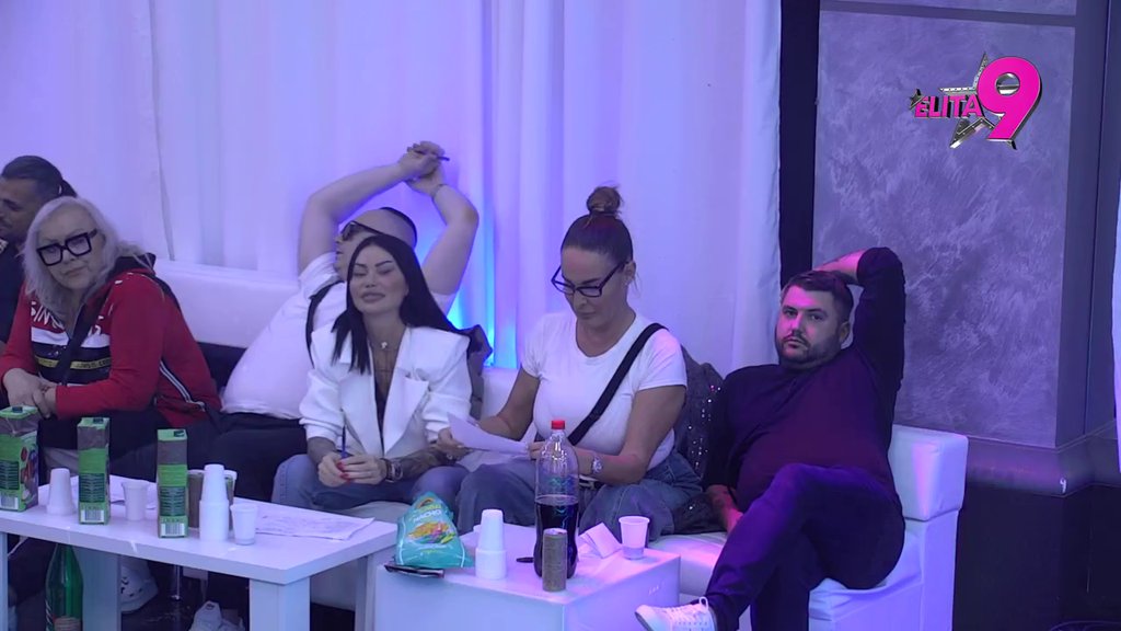 Dragana menja boje kao semafor: Matora bez dlake na jeziku podelila ocene, nećete verovati koliko poena je dobio Anđelo! (VIDEO)