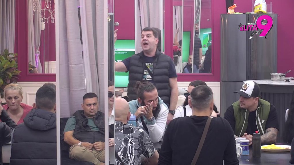 Ti se pravdaš, a ona radi šta hoće ovde... Janjuš skinuo rukavice, pa sasuo Luki sve u lice (VIDEO)