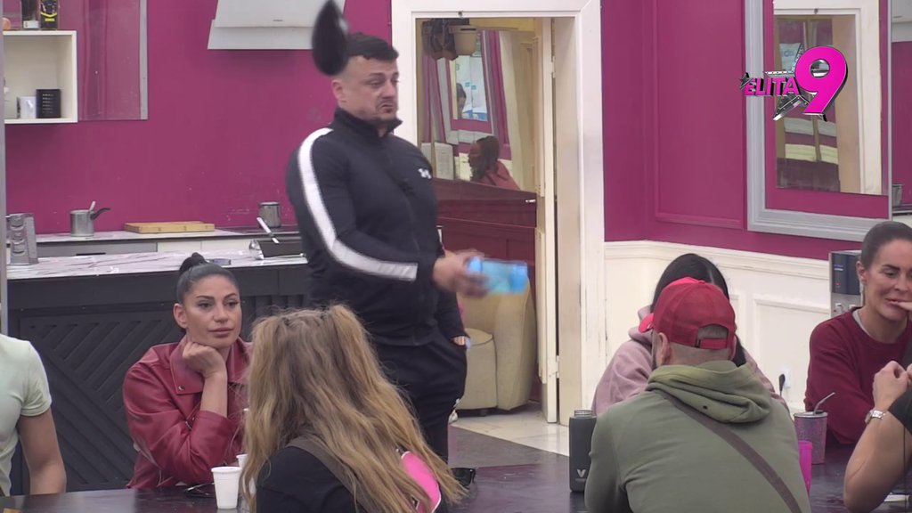 Imao je kredita dok se nije ogradio od mene: Sofija demantovala poglede s Anđelom Rankovićem! (VIDEO)