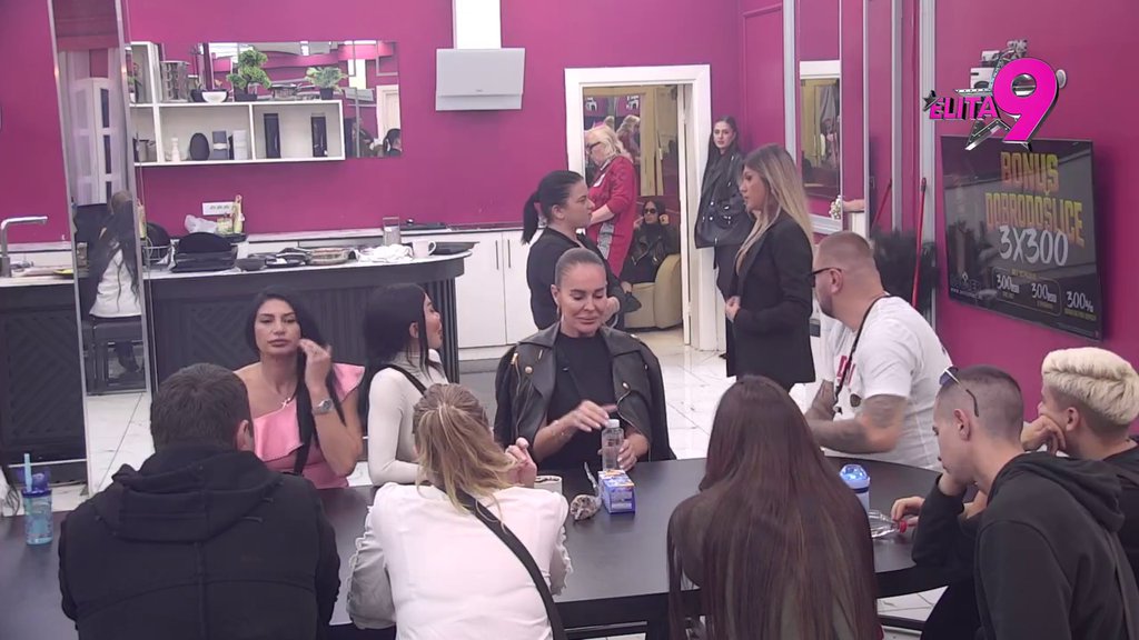 Odron jedan: Babejićka razvezala jezik i urnisala Kačavendu! (VIDEO)