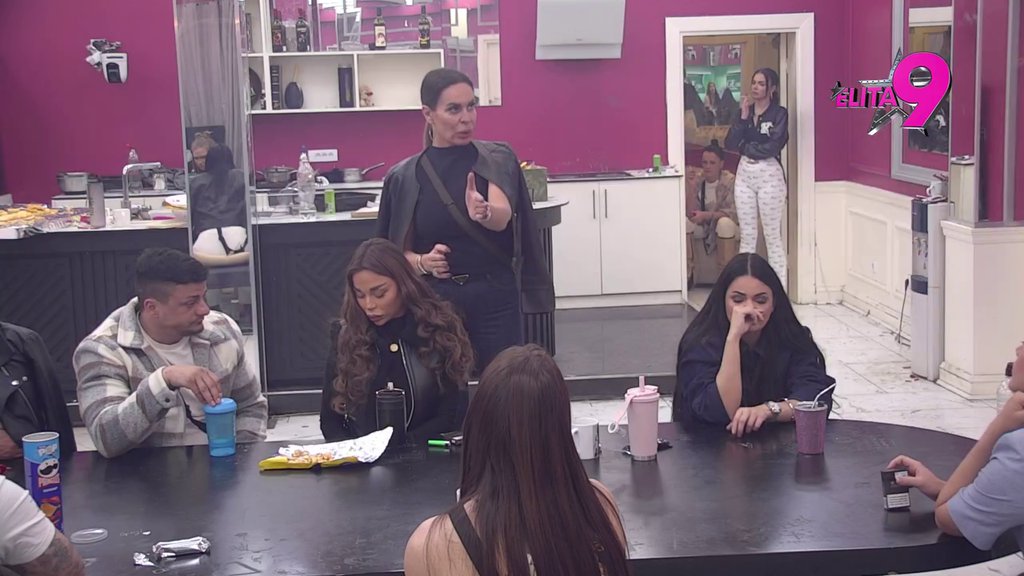 Au, kakav šok! Kačavenda bez zadrške otkrila šta se dešava ispod pokrivača kod Bebice i Teodore, nastao haos (VIDEO)