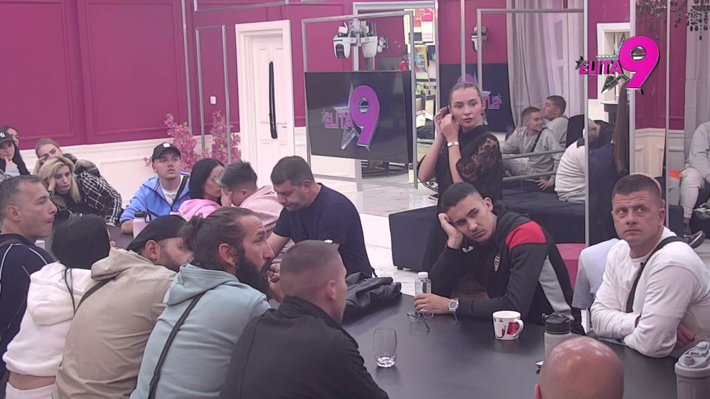 SAMA KAO LIST NA VETRU: Saru svi bivši momci iz Bele kuće ostavili na cedilu, ona rešila da okrene novi list i dalje nastavi poptuno sama: NIKO SE NEĆE IGRATI SA MNOM! (VIDEO)