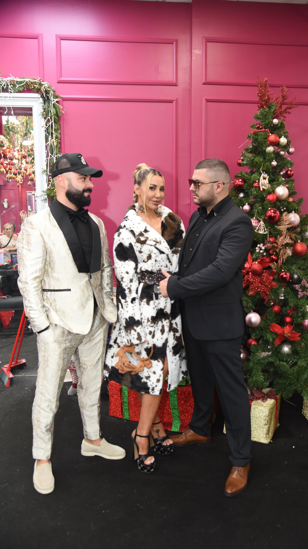 Aneli sa bivšim momkom i suprugom! Ahmićka se okrenula ka Asminu, Luka pravio FACE! (FOTO)