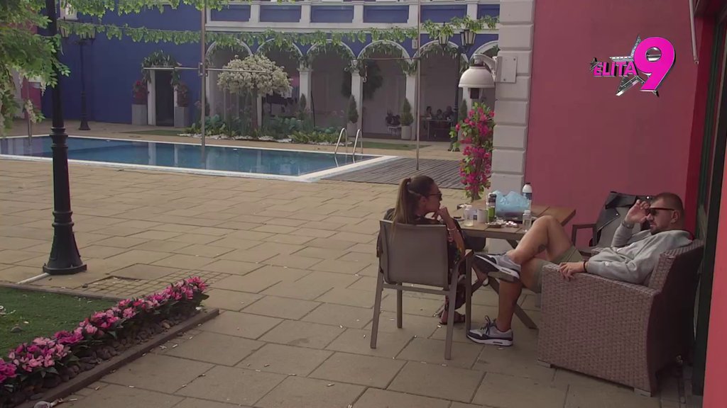Ona te šah-matirala: Janjuš stao u Anelinu zaštitu i Kačavendi zapušio usta, ona gori od ljubomore! (VIDEO)