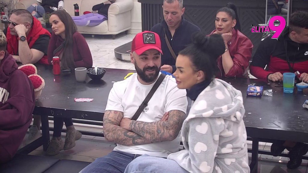 Trese se Bela kuća: Dača raspalio paljbu po Luki i Aniti, otkrio koliko gore od ljubomore zbog Aneli i njenih poklona! (VIDEO)