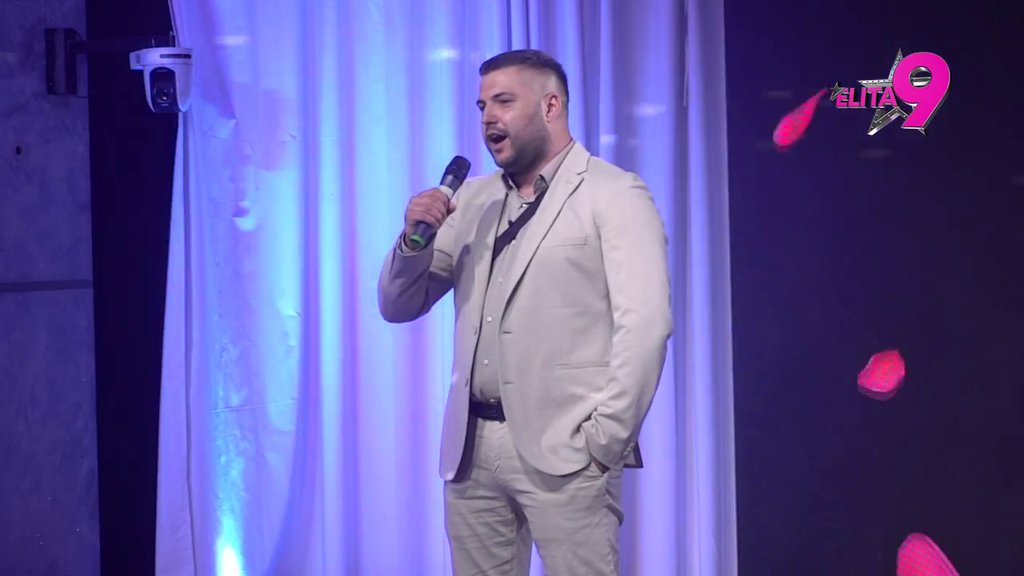 Skamenila se od šoka: Asmin posvetio Aneli pesmu, ona na ivici suza! Sve frapirala reakcijom, nastup shvatila kao provokaciju (VIDEO)