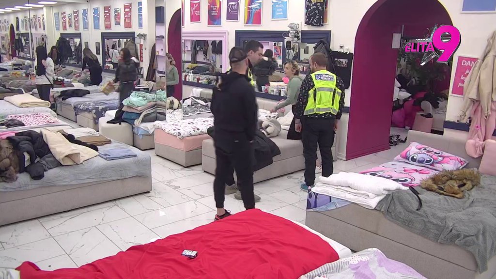 OBEZBEĐENJE U PRIPRAVNOSTI! Luka i Sunčica na ivici okršaja, ona zaurlala: RAZVALIĆU TI NJUŠKU! (VIDEO)