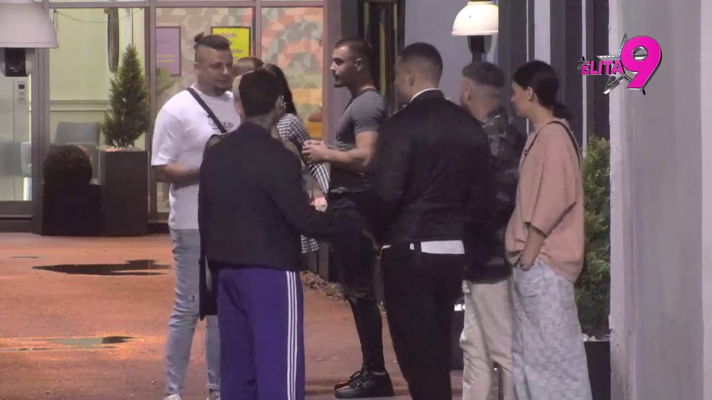 Haos ispred kazina! Uroš napao Anđela zbog raskida sa Anitom, pa otkrio razlog raskola: Što si otišao sa UDATOM ŽENOM... (VIDEO)